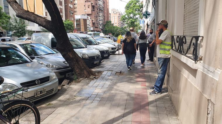 FOTO: Más allá de los naranjitas, ¿es razonable pagar por estacionar en la calle?