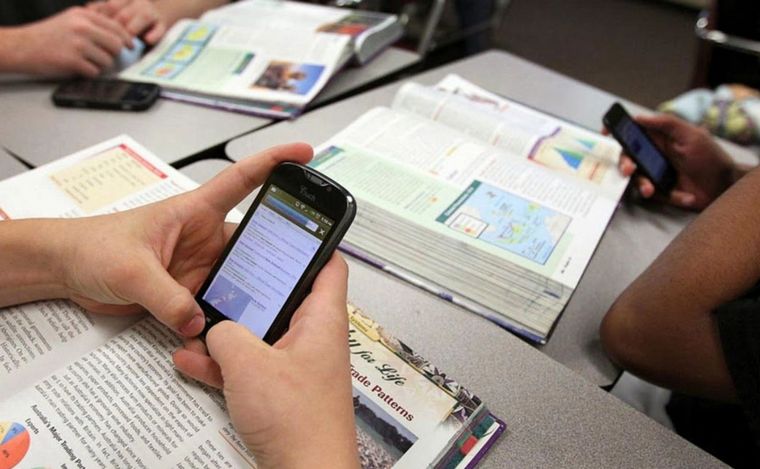 FOTO: El uso del teléfono en las aulas, siempre polémico.