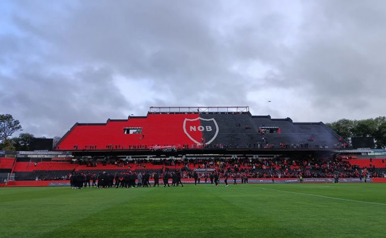 FOTO: Vibra el Coloso con un nuevo banderazo de Newell’s en la previa del clásico.