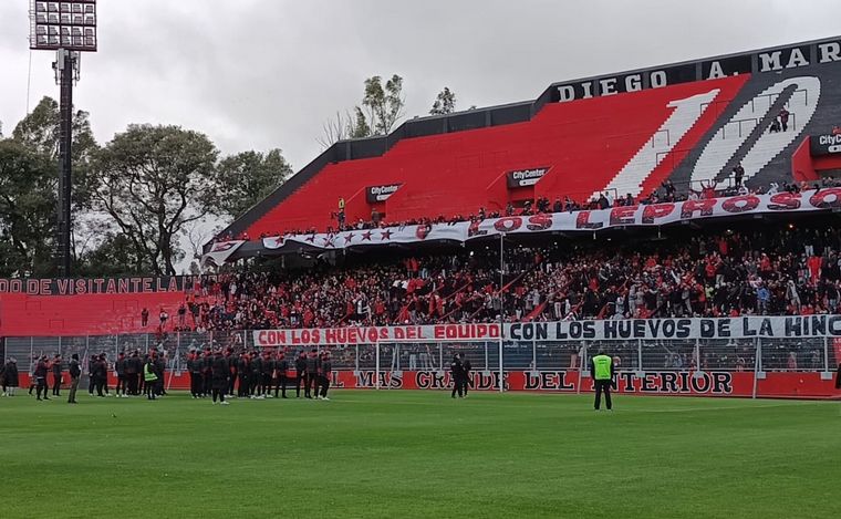 FOTO: Vibra el Coloso con un nuevo banderazo de Newell’s en la previa del clásico.