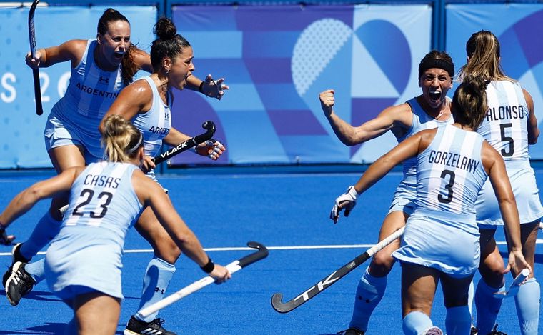 FOTO: Las Leonas son de bronce y lograron el tercer puesto en los Juegos Olímpicos. (X)