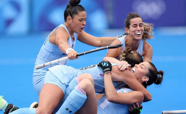 FOTO: Las Leonas son de bronce y lograron el tercer puesto en los Juegos Olímpicos. (X)