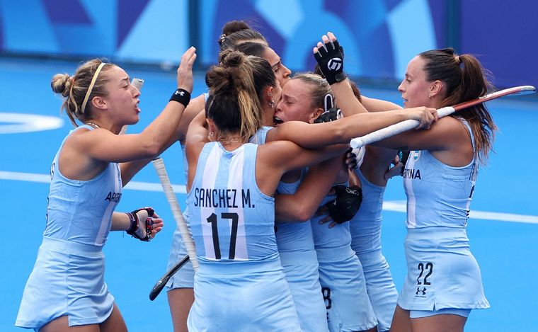 FOTO: Las Leonas son de bronce y lograron el tercer puesto en los Juegos Olímpicos. (X)