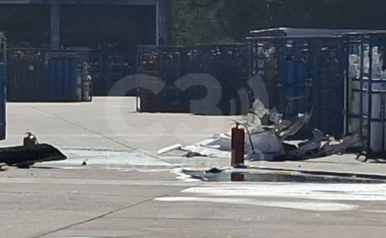 FOTO: Los restos de la avioneta que se estrelló en zona oeste.