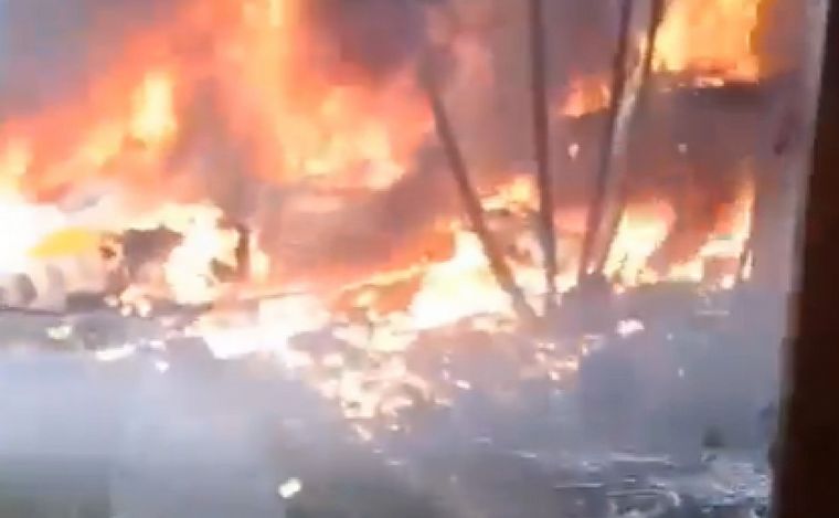 FOTO: Cayó un avión con capacidad para 70 pasajeros en Brasil. (Foto: captura video)