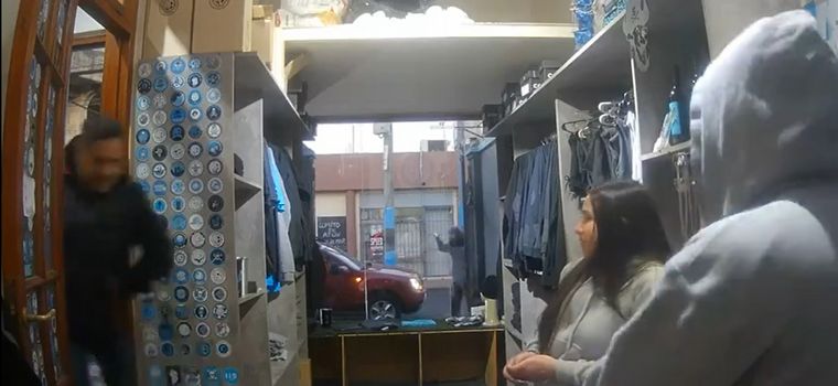 FOTO: Video: así se vivió desde adentro el ataque a balazos en una tienda de Belgrano