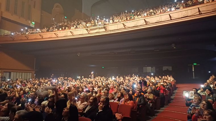 FOTO: Los Nocheros se presentaron en el Teatro Opera