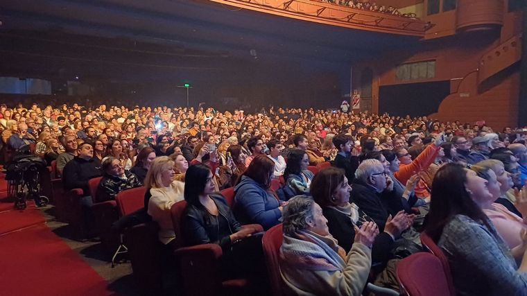 FOTO: Los Nocheros se presentaron en el Teatro Opera