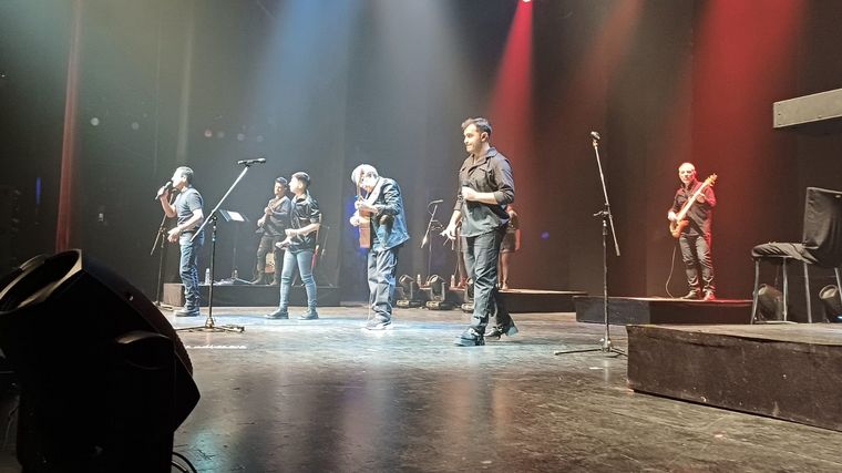 FOTO: Los Nocheros se presentaron en el Teatro Opera