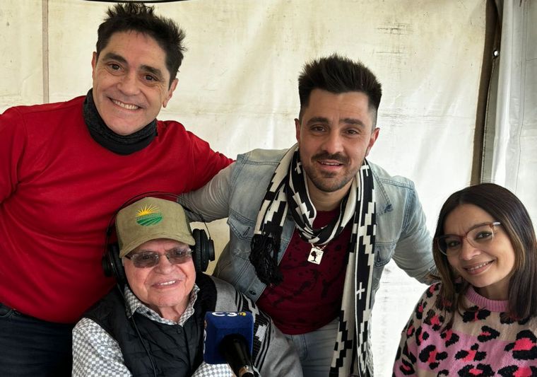 FOTO: Efraín Colombo encantó con su música y poesía en Cadena 3 