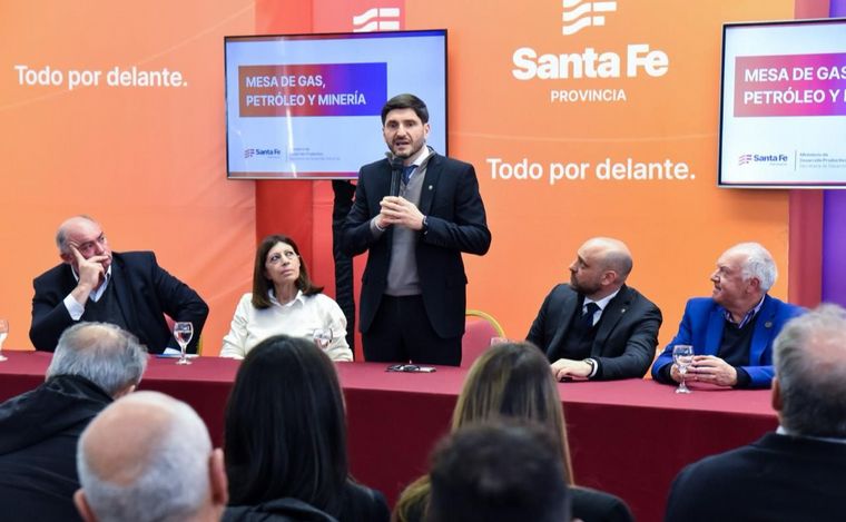 FOTO: Encuentro en Rosario para impulsar la industria local de gas, petróleo y minería.