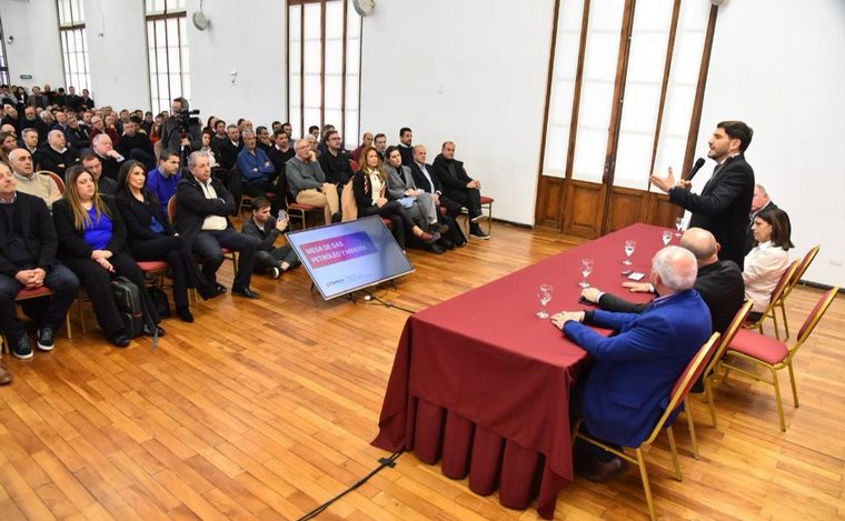 FOTO: Encuentro en Rosario para impulsar la industria local de gas, petróleo y minería.