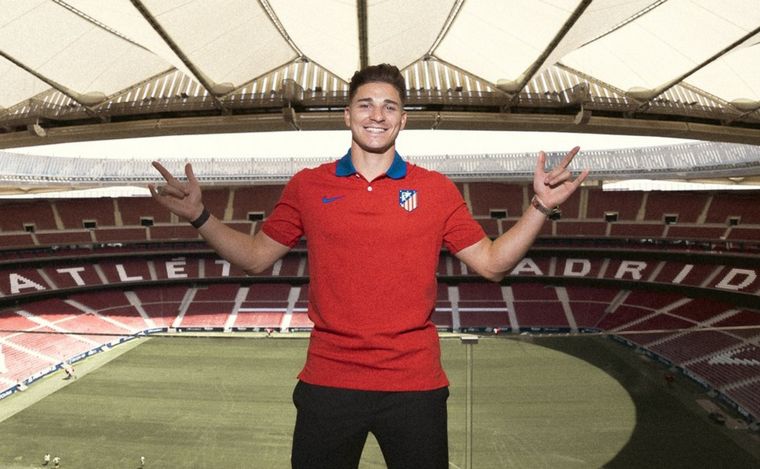 FOTO: Julián Álvarez ya es jugador del Atlético de Madrid (Foto: @Atleti).