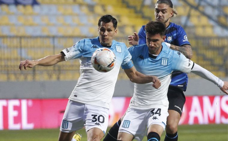 FOTO: Racing visita a Huachipato en Chile. (Foto:@Sudamericana)