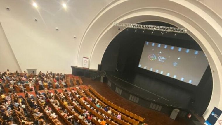 FOTO: La sala del Monumental Sierras lista para una nueva experiencia cinematográfica.