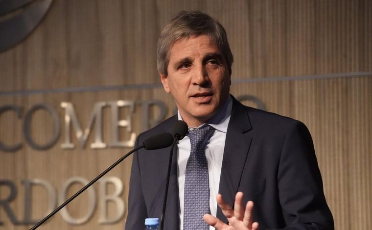 FOTO: Luis Caputo, en la Bolsa de Comercio de Córdoba. (Foto: Daniel Cáceres/Cadena 3)