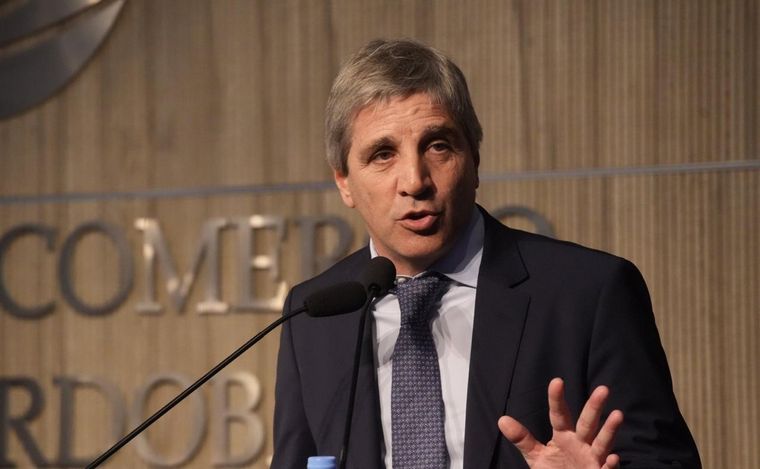 FOTO: Luis Caputo, en la Bolsa de Comercio de Córdoba. (Foto: Daniel Cáceres/Cadena 3)