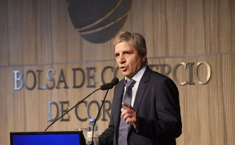 FOTO: Luis Caputo, en la Bolsa de Comercio de Córdoba. (Foto: Daniel Cáceres/Cadena 3)