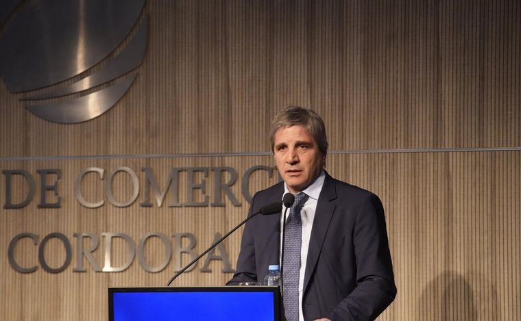 FOTO: Luis Caputo, en la Bolsa de Comercio de Córdoba. (Foto: Daniel Cáceres/Cadena 3)