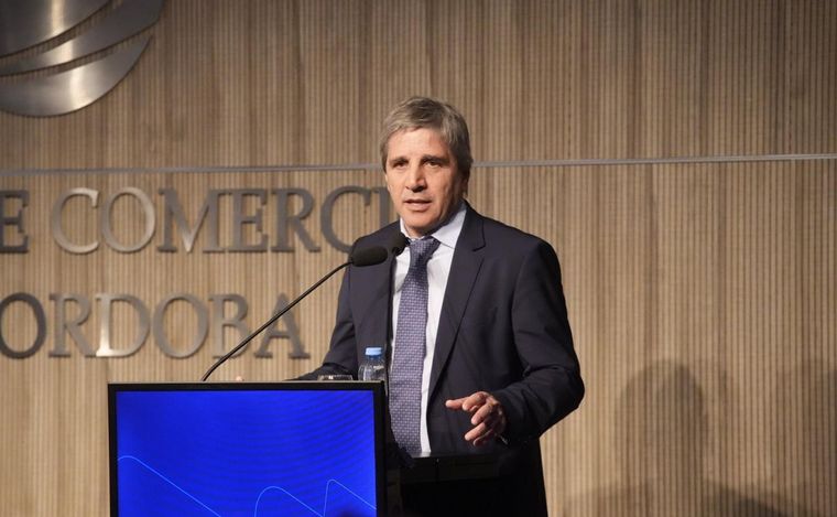 FOTO: Luis Caputo, en la Bolsa de Comercio de Córdoba. (Foto: Daniel Cáceres/Cadena 3)