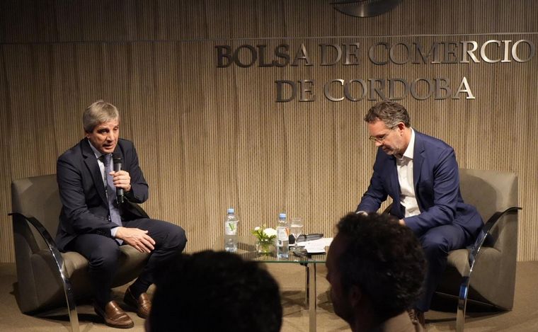 FOTO: Luis Caputo, en la Bolsa de Comercio de Córdoba. (Foto: Daniel Cáceres/Cadena 3)