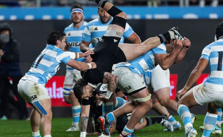 FOTO: Los Pumas no pudieron hacer pie en el primer tiempo del partido. (Foto: Brett Phibbs)