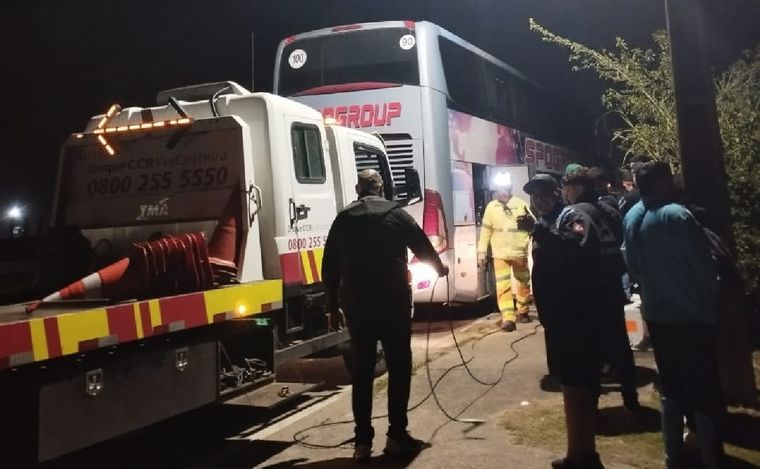 FOTO: El colectivo se rompió mientras emprendía el regreso a Córdoba.