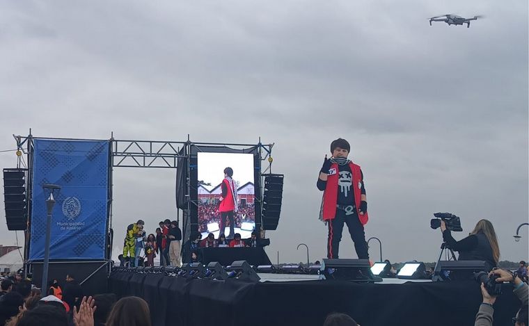 FOTO: Los participantes posaron sobre el escenario.