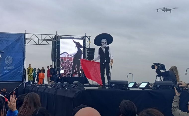 FOTO: Los participantes posaron sobre el escenario.