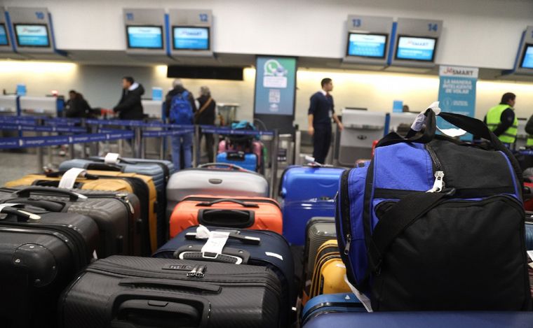 FOTO: Asambleas informativas causaron demoras en Aeroparque. (Foto: NA)