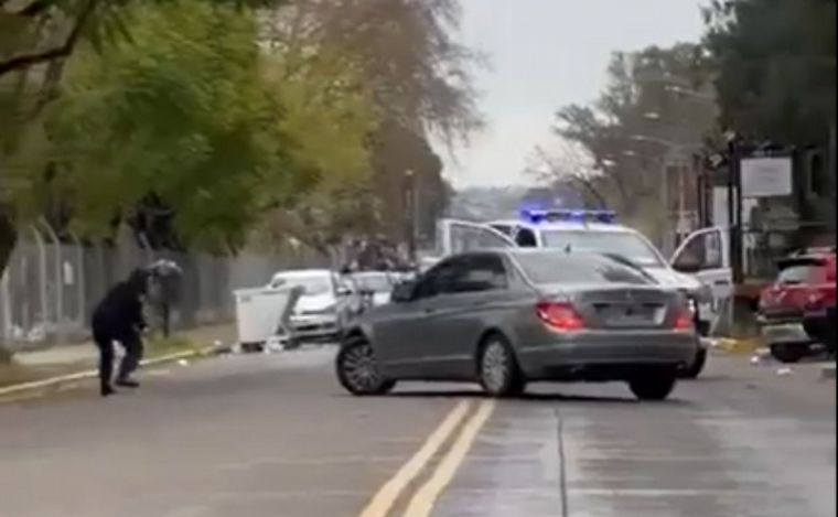 FOTO: Tiroteo entre policías y delincuentes en El Palomar. (Foto:Captura de pantalla)