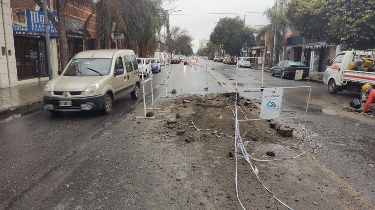 FOTO: Numerosos accidentes a raíz de una obra de Aguas Cordobesas mal señalizada