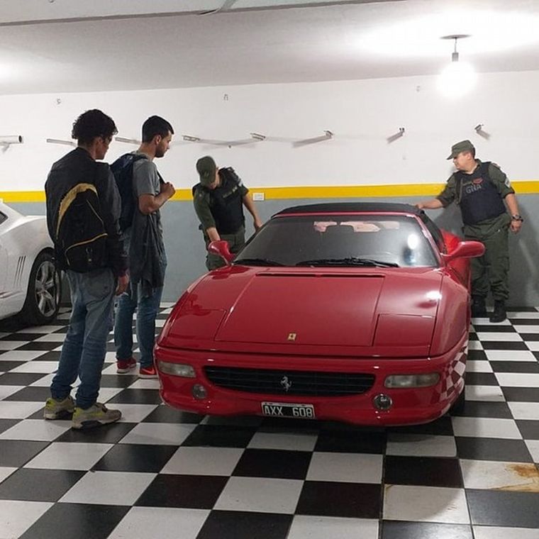 FOTO: La Ferrari de Maradona que terminó por comprar el 