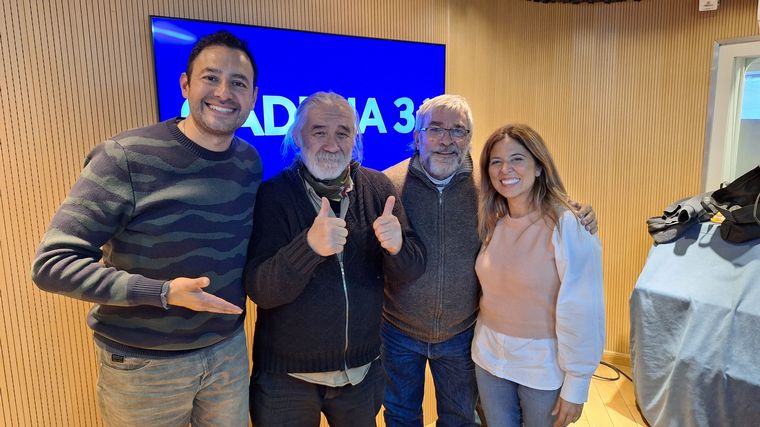 FOTO: El Dúo Coplanacu anticipó la fiesta del Éxodo Jujeño en los estudios de Cadena 3