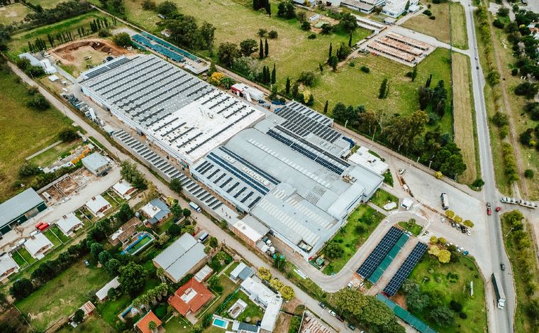 FOTO: Inauguran en Córdoba uno de las plantas solares más grandes de Argentina. (Gentileza)