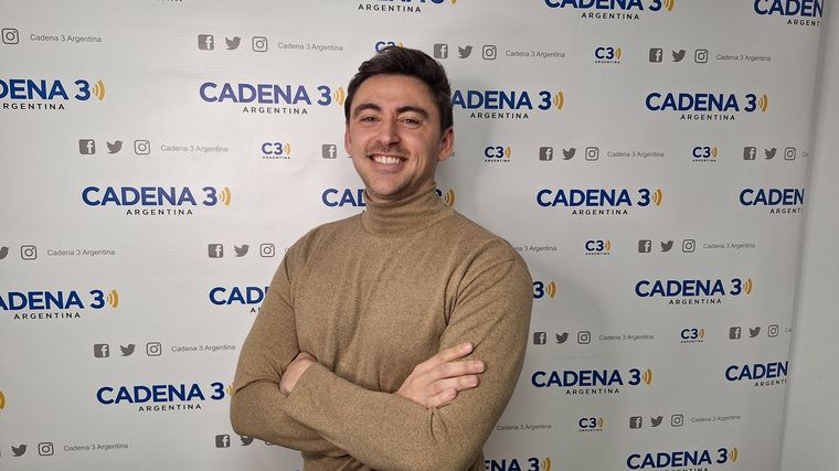 FOTO: Facundo Sonatti visitó los estudios de Cadena 3.