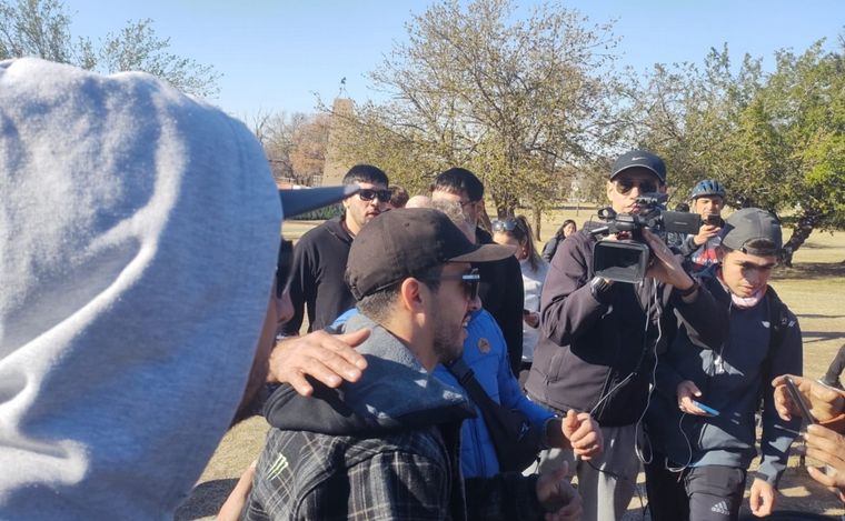 FOTO: "Maligno" Torres llegó al Parque de las Naciones en bicicleta.