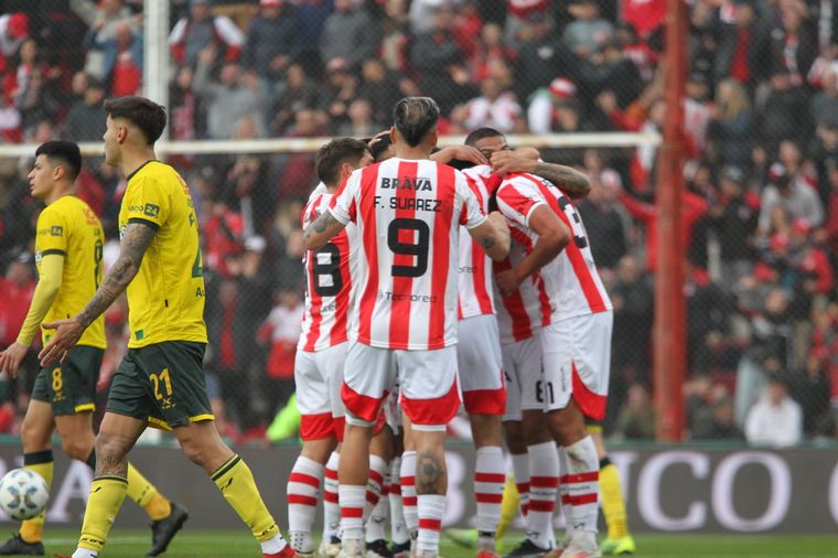 FOTO: Instituto recibe a Defensa en Alta Córdoba. 