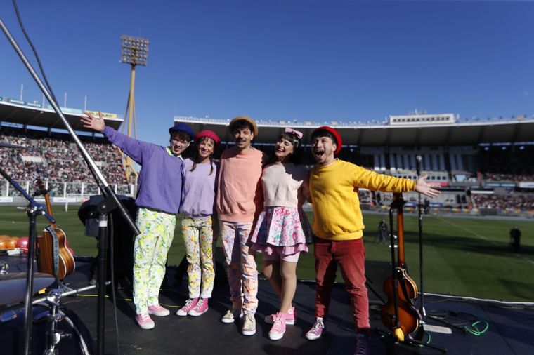 FOTO: Color y alegría en el Kempes por el Día del Niño de Cadena 3