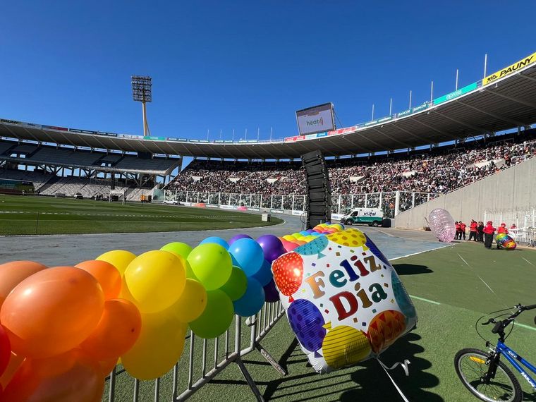 FOTO: Color y alegría en el Kempes por el Día del Niño de Cadena 3