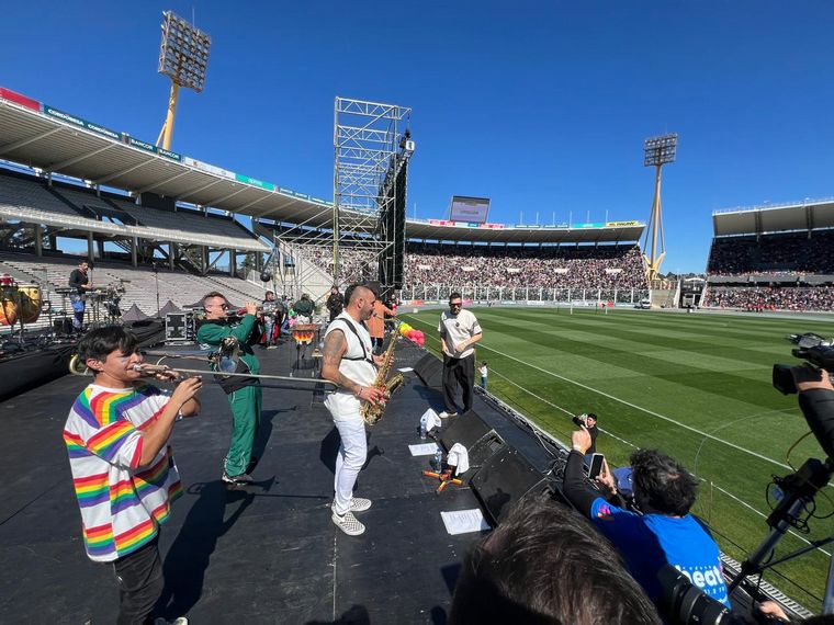 FOTO: Color y alegría en el Kempes por el Día del Niño de Cadena 3