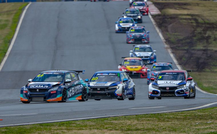 FOTO: Pernía vuelve a ganar en el TCR en Uruguay, su segunda de 2024