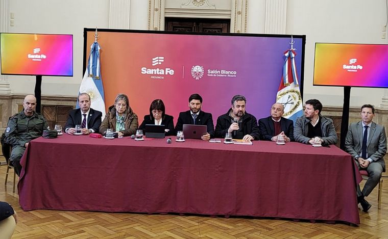 FOTO: Autoridades locales y provinciales dan detalles del Plan Bandera.