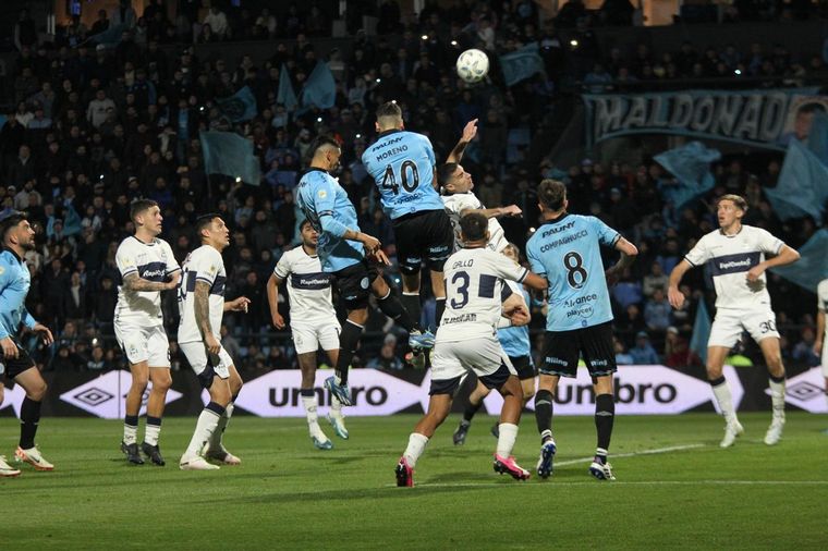 FOTO: Belgrano cayó ante Gimnasia en Alberdi. 