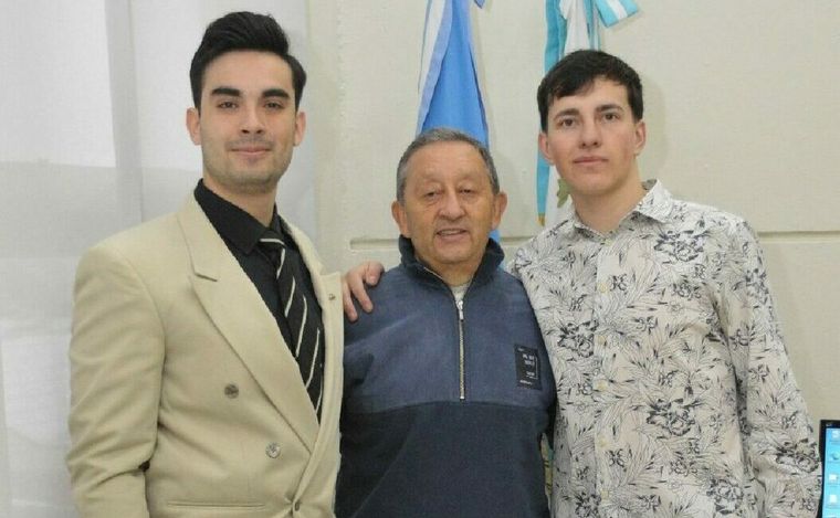 FOTO: Felipe Altamirano y Valentín Ravotti, junto al intendente de Malargüe. (Municipio)