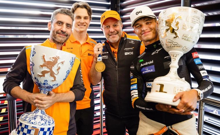 FOTO: Stella, Piastri, Brown y Norris, celebrando la gran victoria 'papaya' en Zandvoort