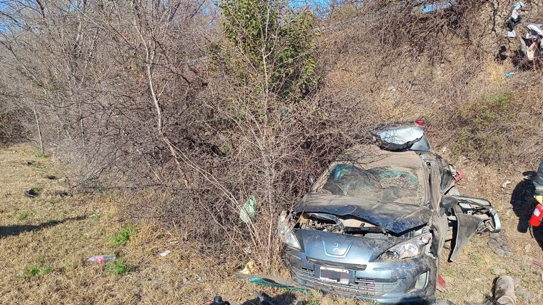 FOTO: Un Peugeot 408 volcó en la autopista Córdoba-Carlos Paz.