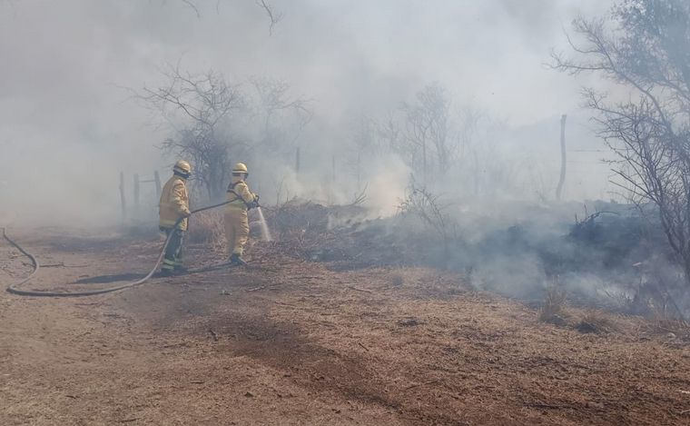 FOTO: Bomberos controlaron el incendio en La Calera: no hay focos activos en Córdoba