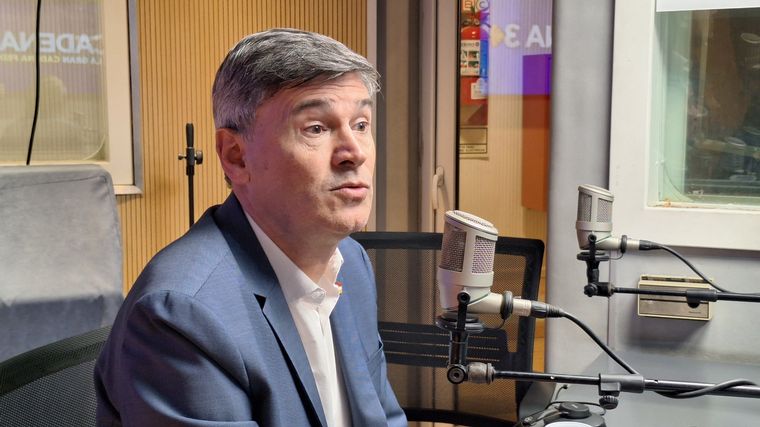 FOTO: El intendente de Córdoba, Daniel Passerini, en los estudios de Cadena 3.