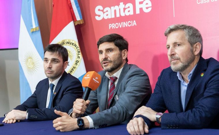 FOTO: Pullaro, en Santa Fe junto a sus pares de Entre Ríos (Frigerio) y Chubut (Torres). 